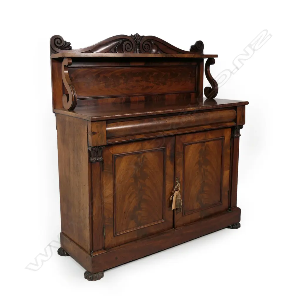 A Victorian mahogany small proportion sideboard, Image 1++