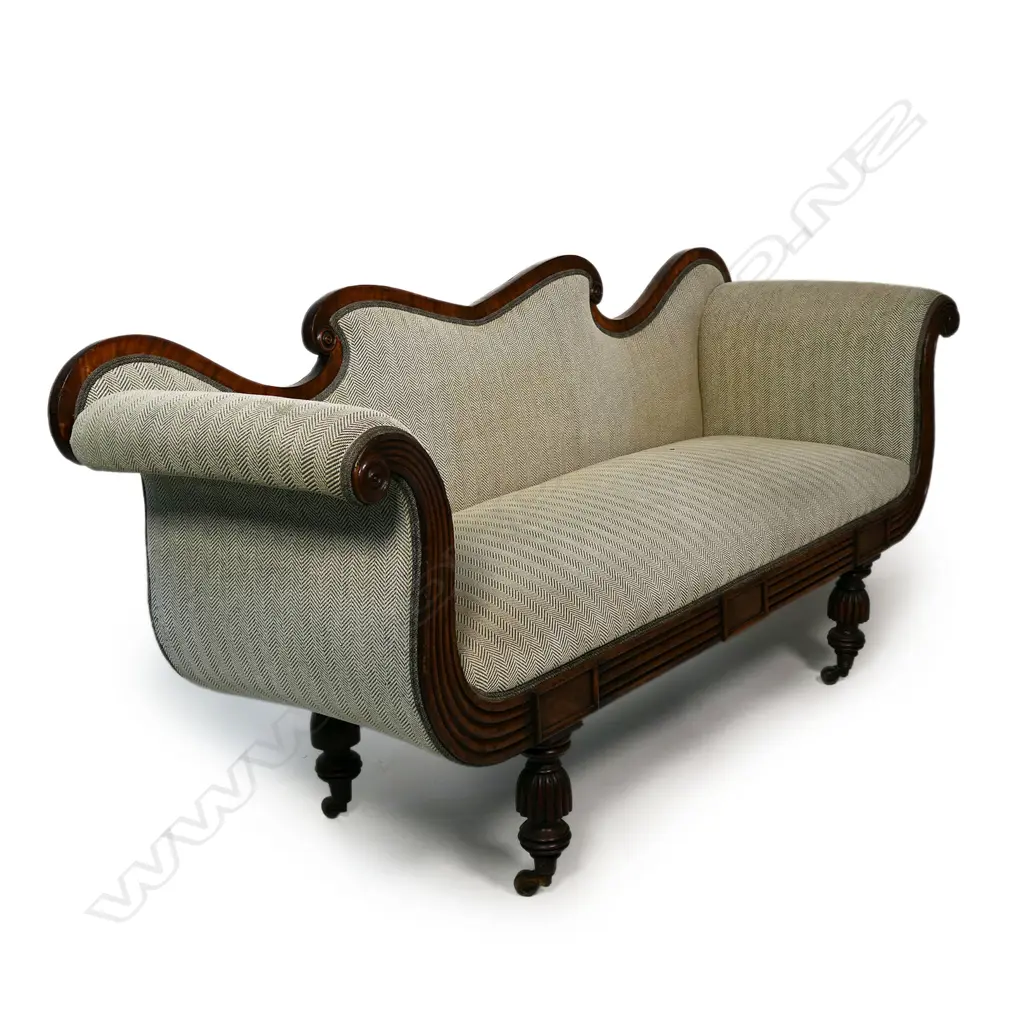 A Regency scroll arm settee, Image 1++