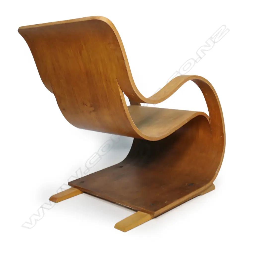 An iconic New Zealand Garth Chester ‘Curvesse’ chair, Image 1++