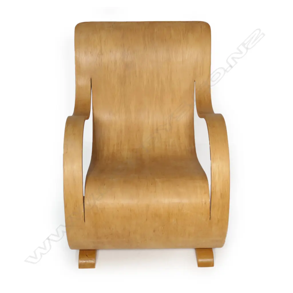 An iconic New Zealand Garth Chester ‘Curvesse’ chair, Image 1++