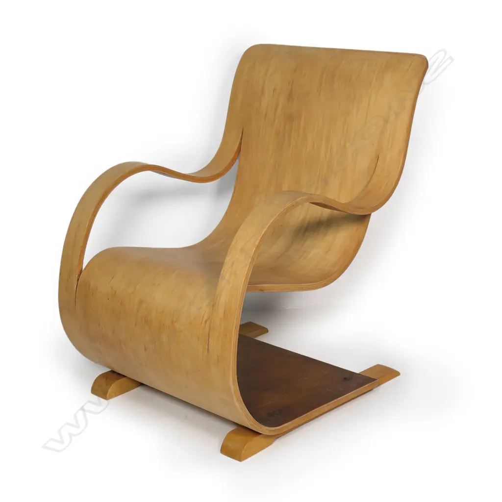 An iconic New Zealand Garth Chester ‘Curvesse’ chair, Image 1++