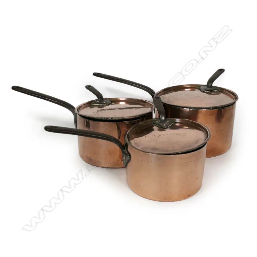 Three heavy antique copper pots, Image 1++