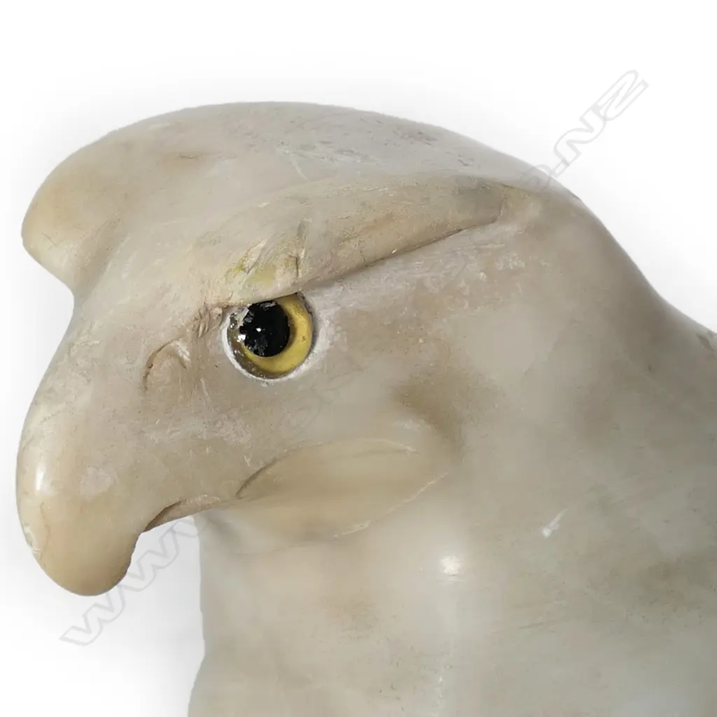 An early 20thC alabaster carved eagle, Image 1++