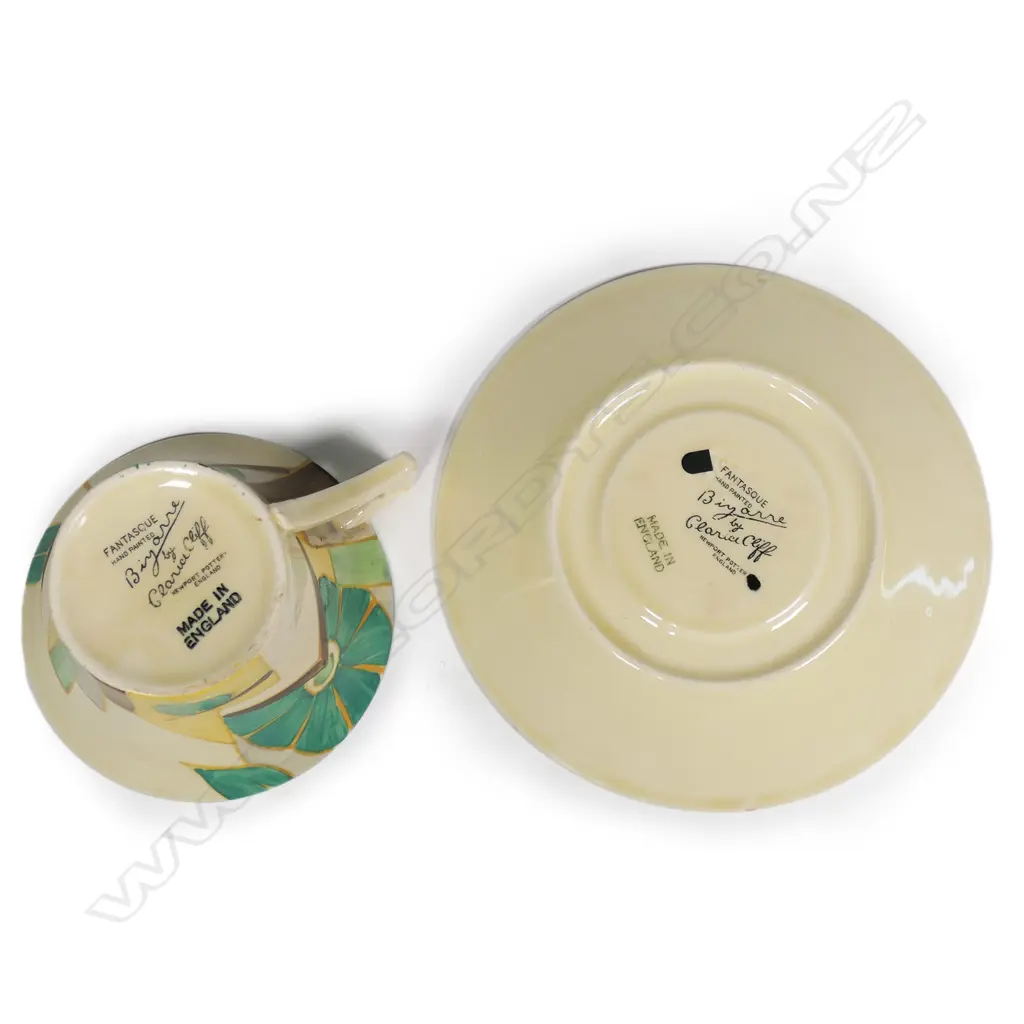 A Clarice Cliff Fantasque Bizarre cup and saucer, Image 1++