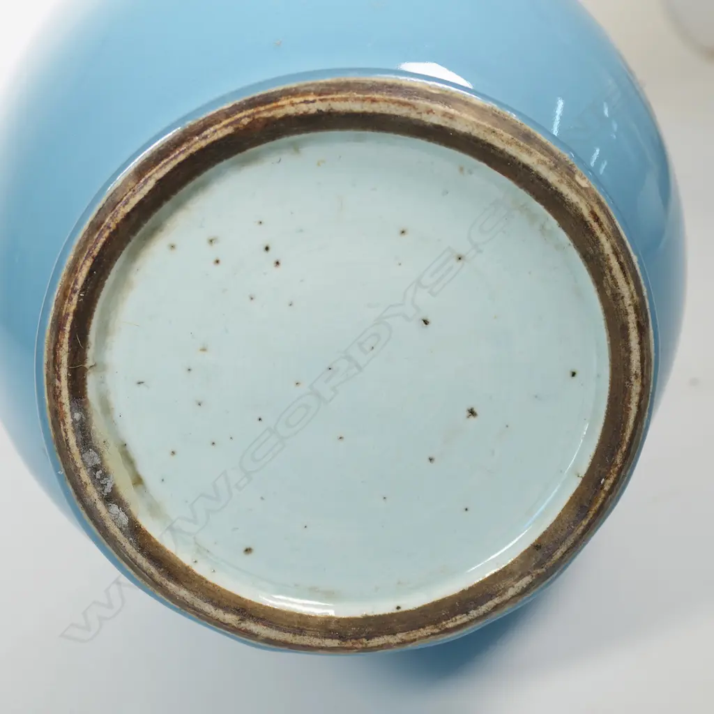 A large elegant Chinese porcelain powder blue glaze vase, Image 1++