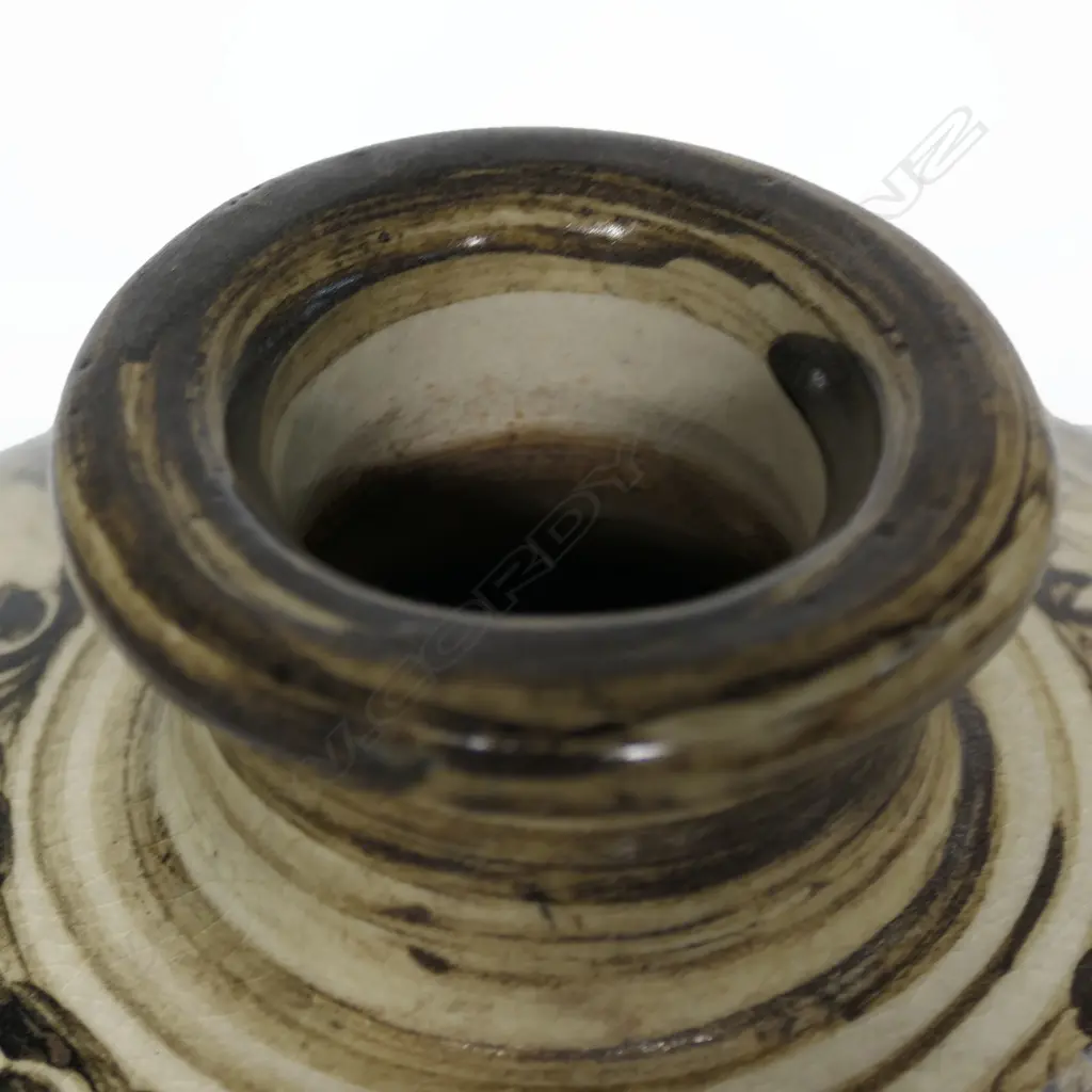 A North China pottery cizhou decorated vase, Image 1++