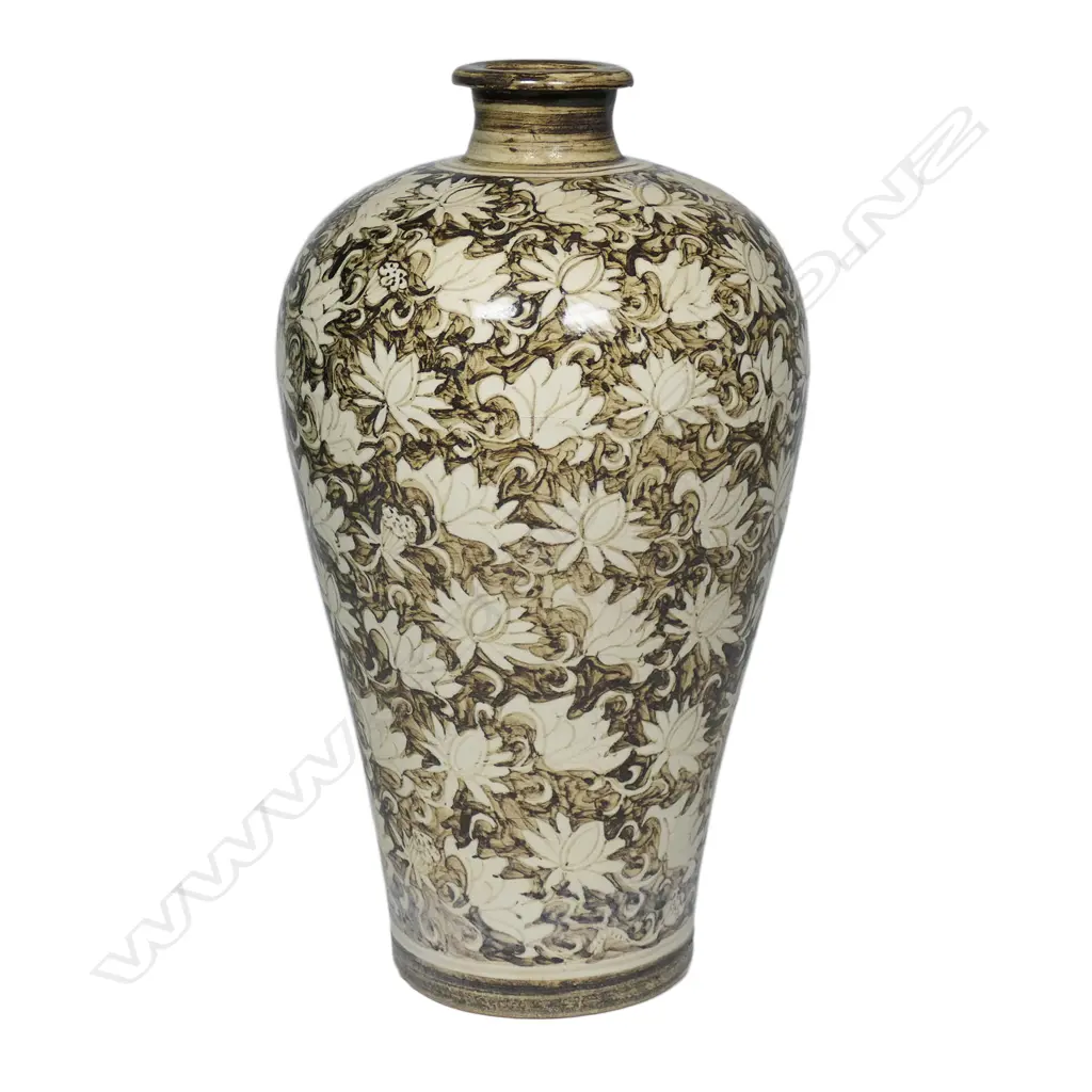 A North China pottery cizhou decorated vase, Image 1++