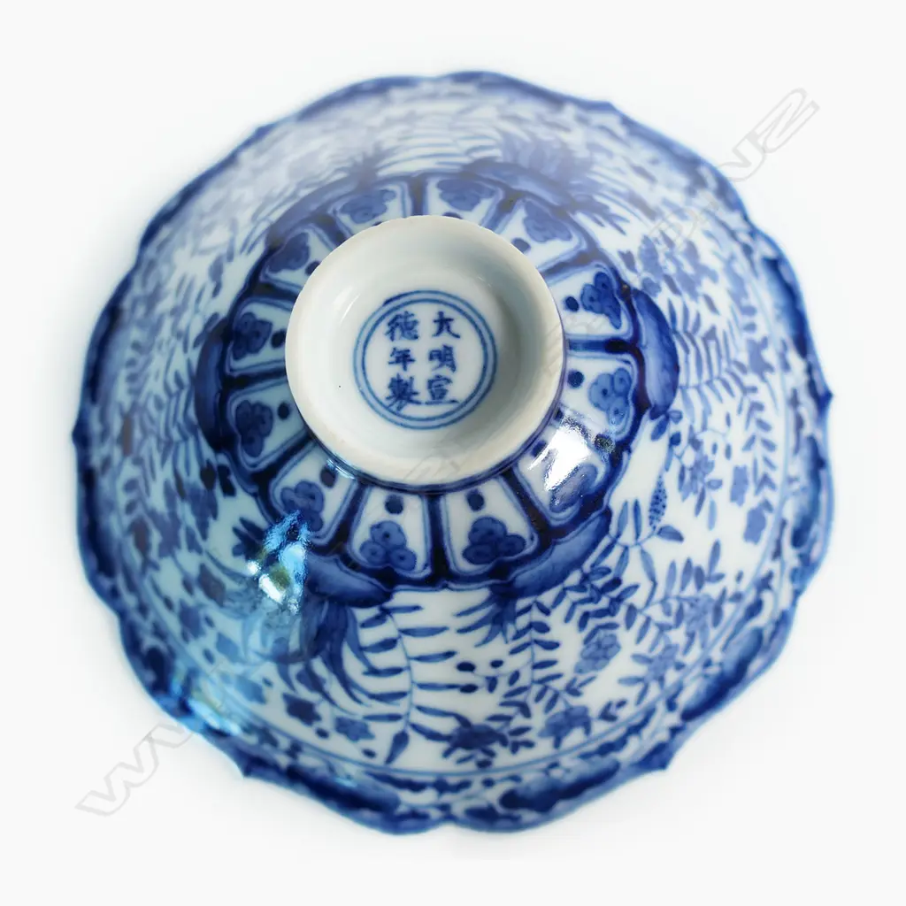 A very fine Chinese small blue and white lotus dish, Image 1++