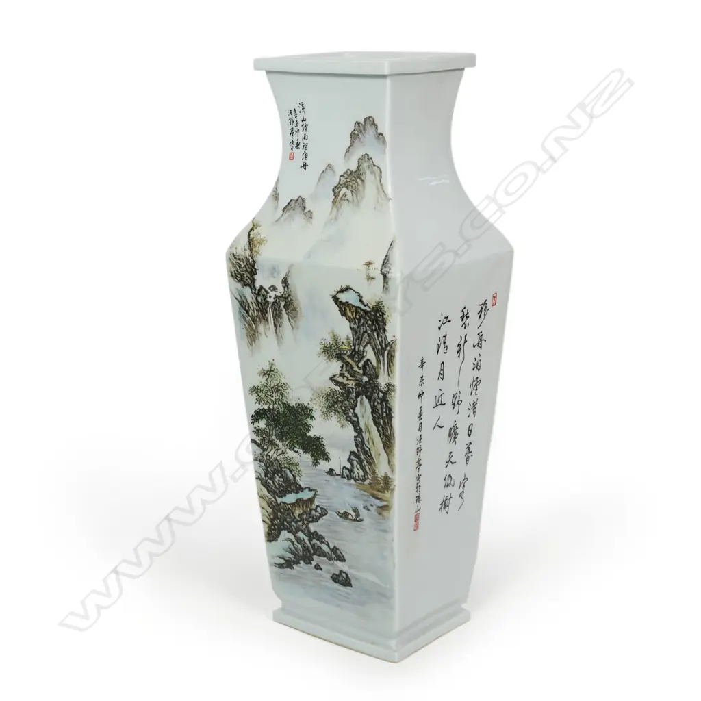 A Chinese Republic period vase, Image 1++
