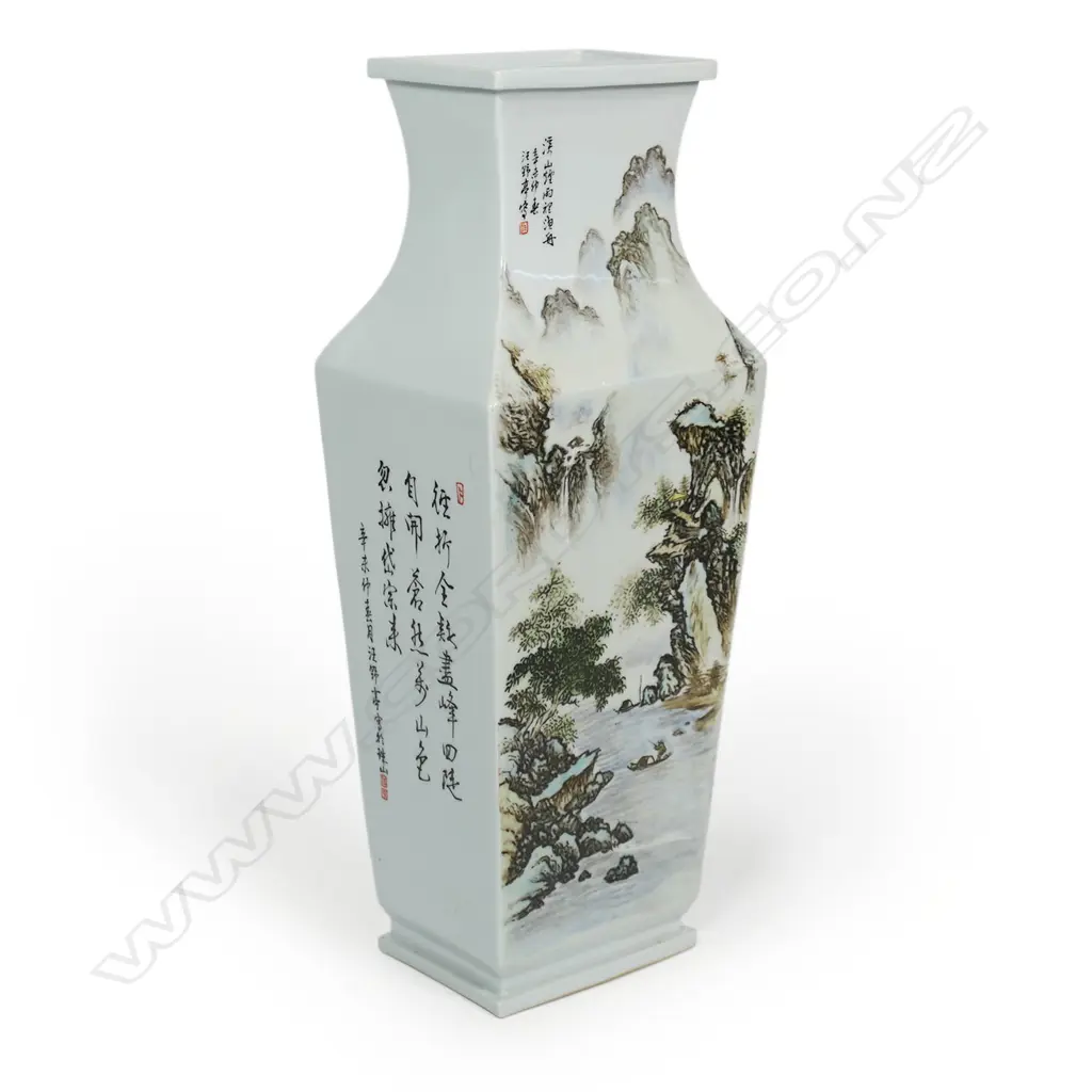 A Chinese Republic period vase, Image 1++