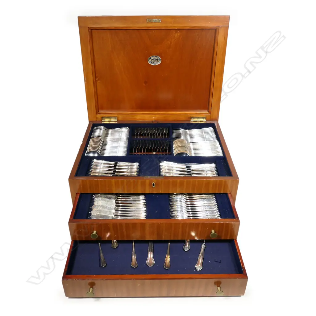 An impressive early/mid 20thC silver plate 12-person cutlery canteen set, Image 1++