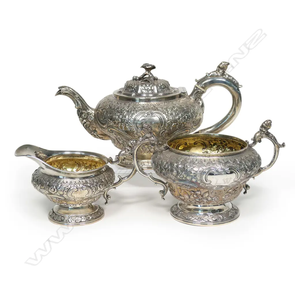 A George III and George IV silver three-piece tea set, Image 1++
