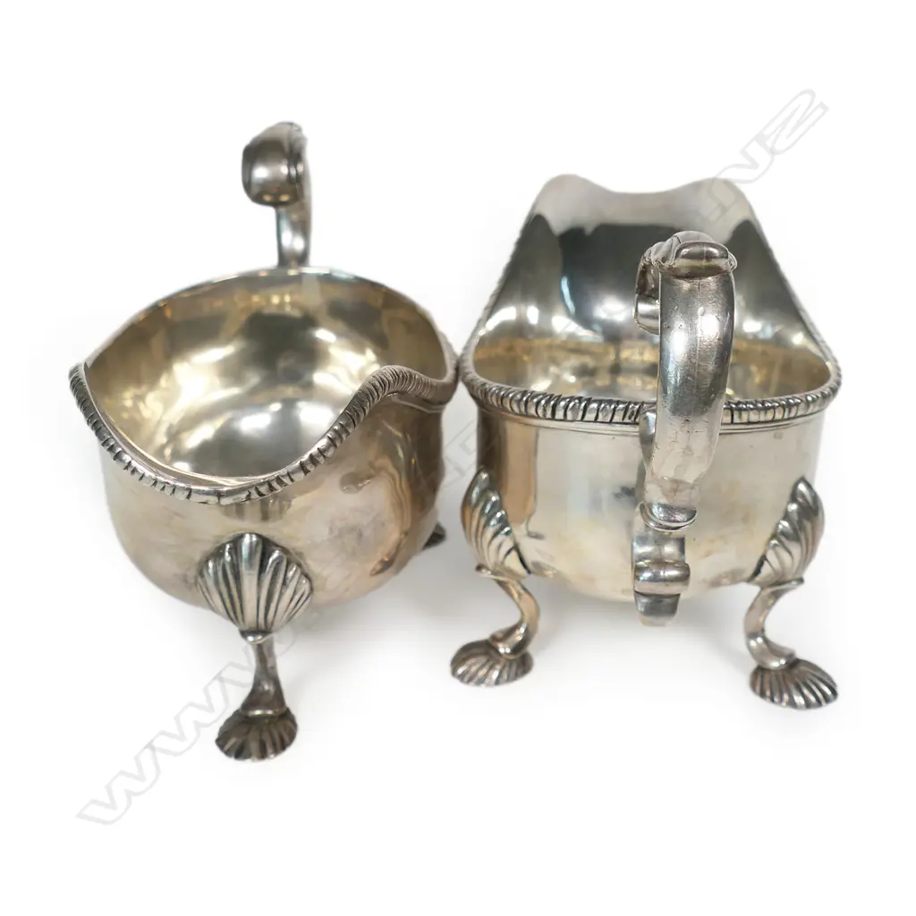 A pair of good heavy gauge George IV silver sauce boats, Image 1++
