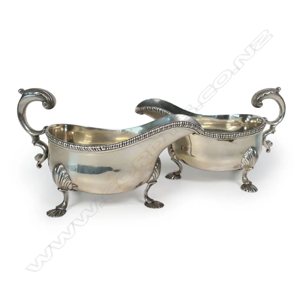 A pair of good heavy gauge George IV silver sauce boats, Image 1++
