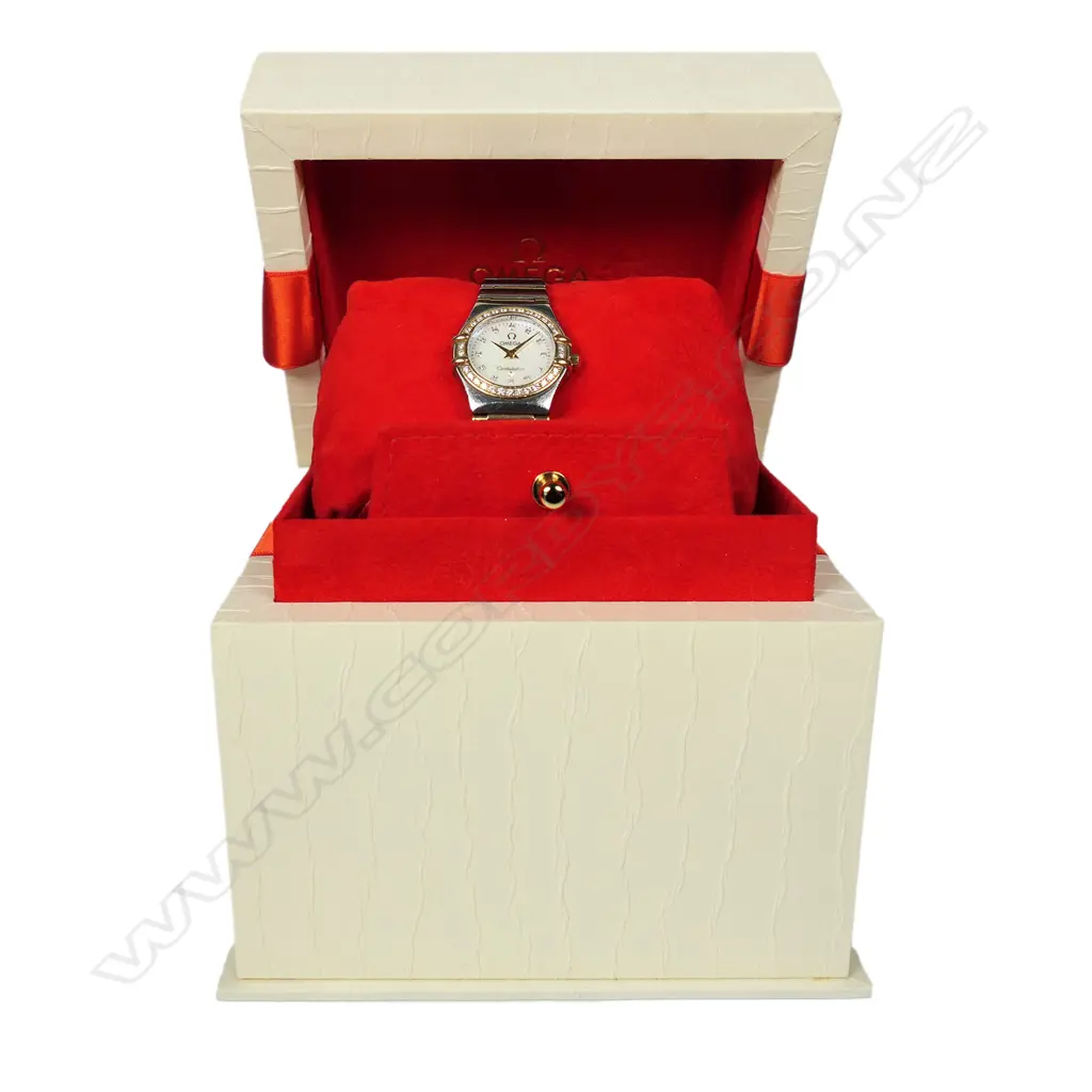 An 18ct gold and stainless ladies Omega Constellation wristwatch, Image 1++