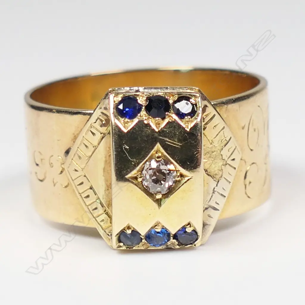 An early 20thC New Zealand colonial 18ct rose gold diamond and sapphire ring, Image 1++
