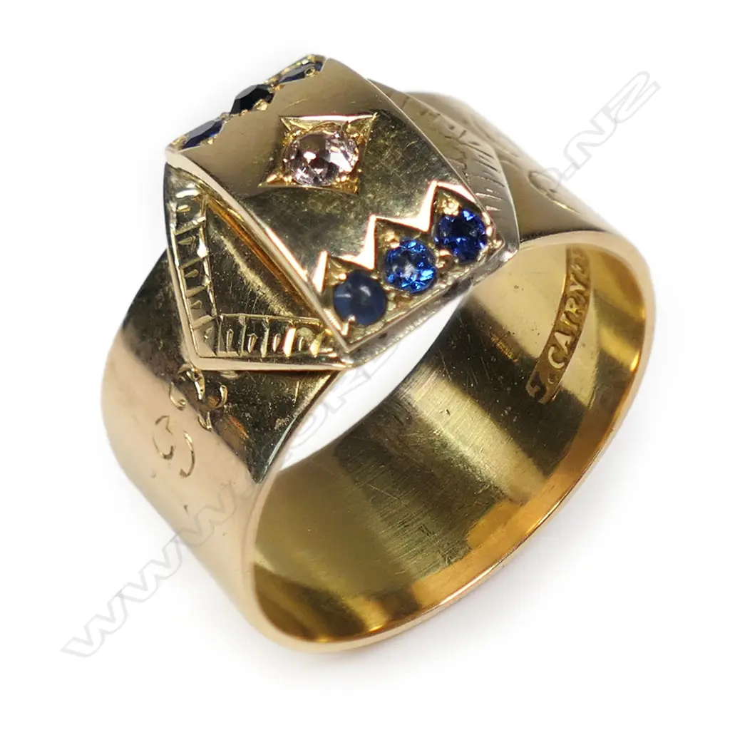An early 20thC New Zealand colonial 18ct rose gold diamond and sapphire ring, Image 1++