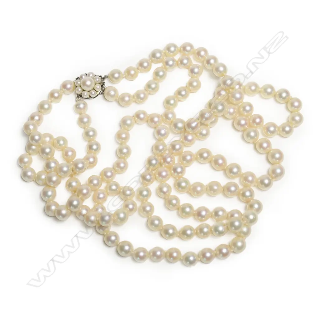 A cultured pearl necklace, Image 1++
