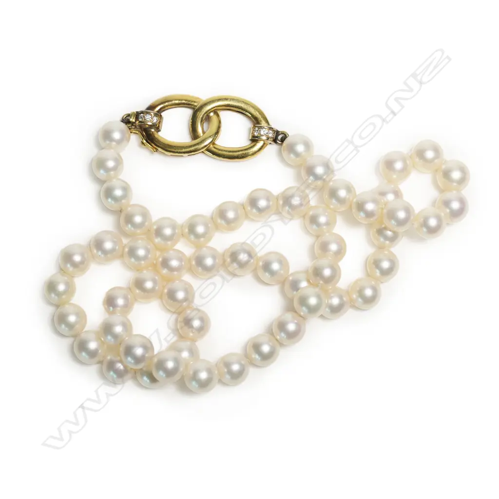 A cultured pearl necklace, Image 1++