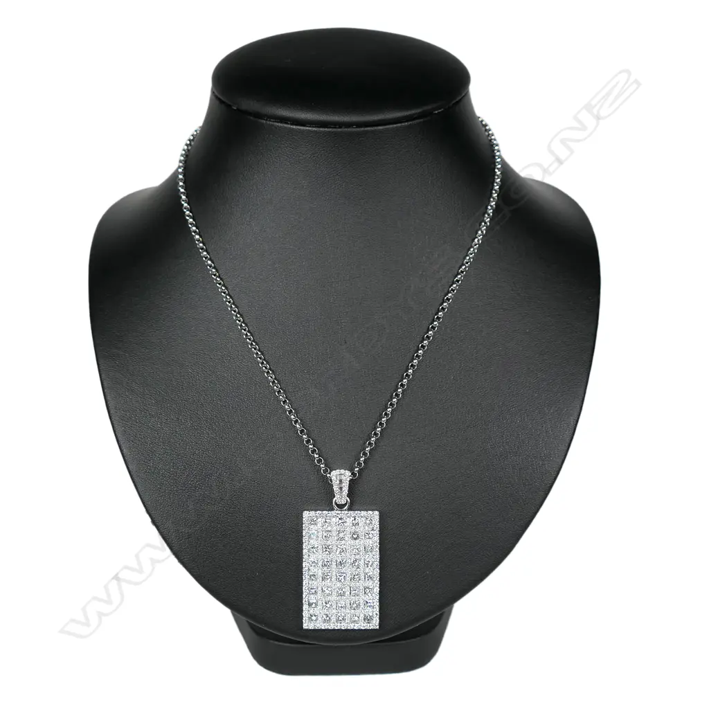 An 18ct white gold and diamond large rectangular pendant, Image 1++