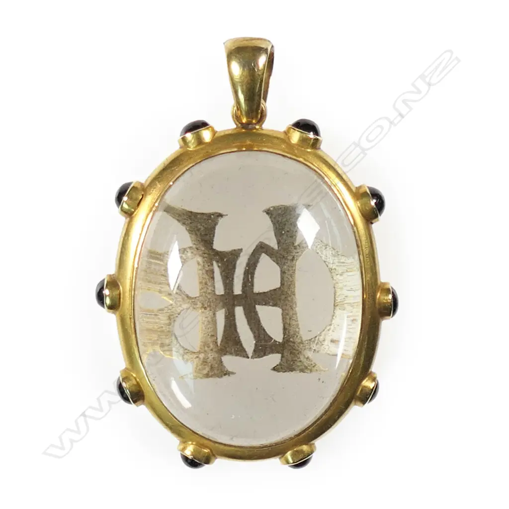 A Victorian gold and garnet framed rock crystal pendant, Image 1++