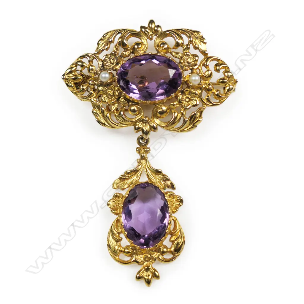 A Victorian style gilded 9ct gold and amethyst brooch, Image 1++