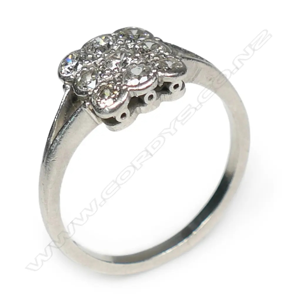 An estate platinum and diamond ring, Image 1++