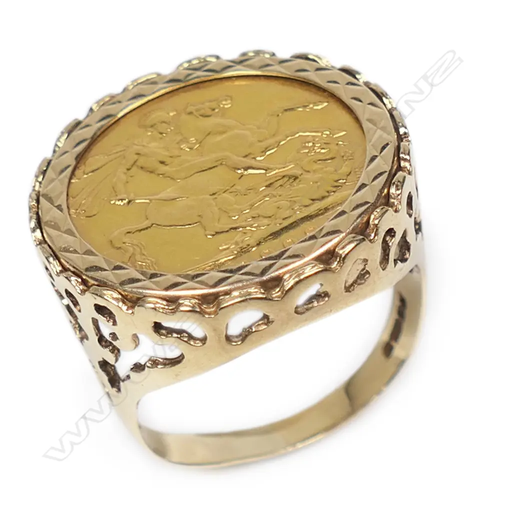 A 1908 gold full sovereign set 9ct gold ring, Image 1++