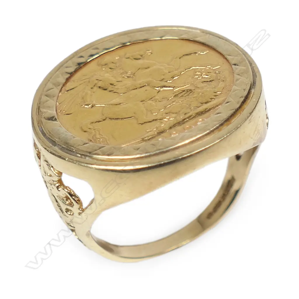 A 1909 gold full sovereign set 9ct gold ring, Image 1++