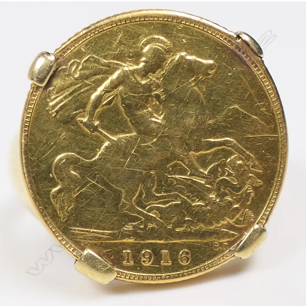A 1916 gold half sovereign set 18ct gold ring, Image 1++