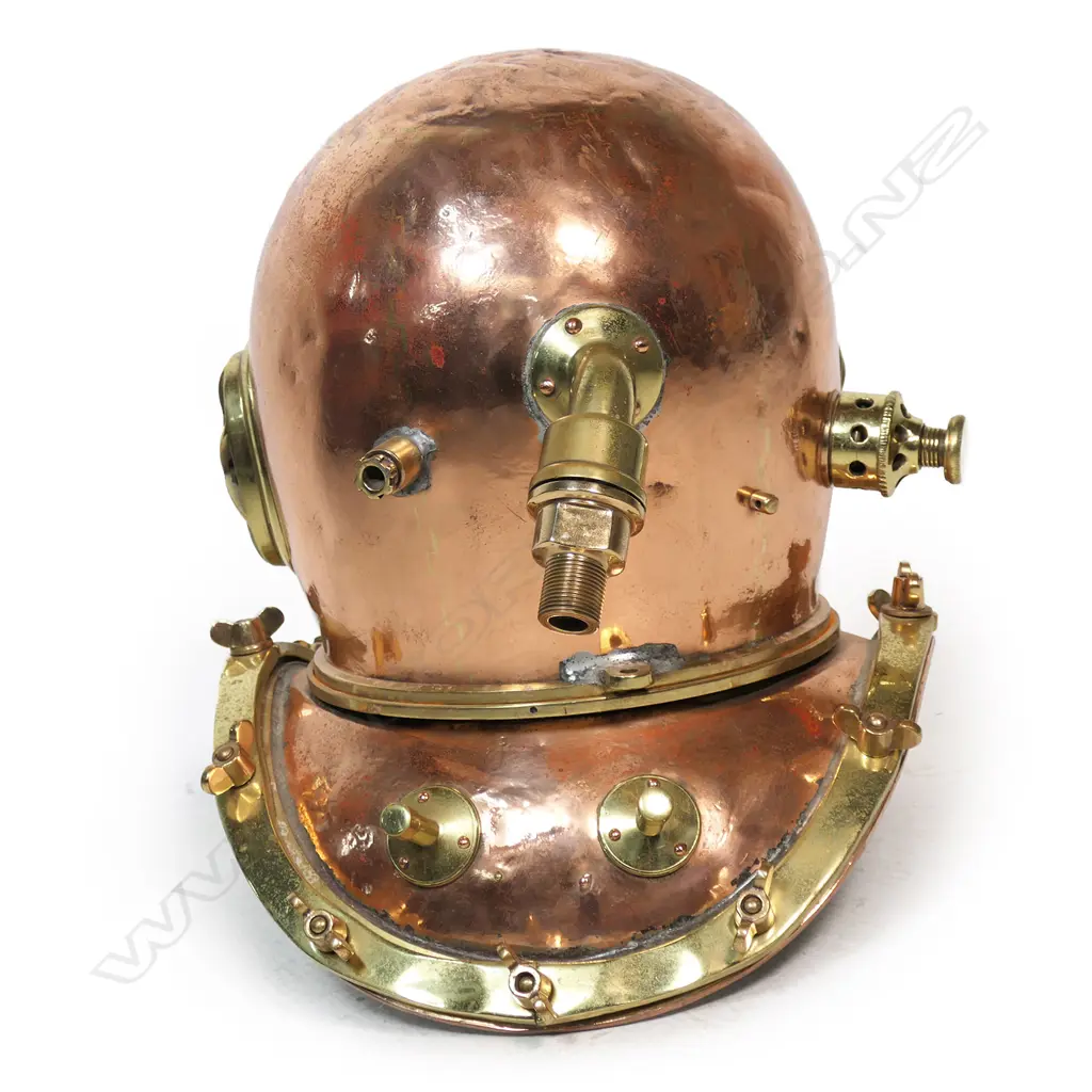 An old and restored diver's helmet, Image 1++