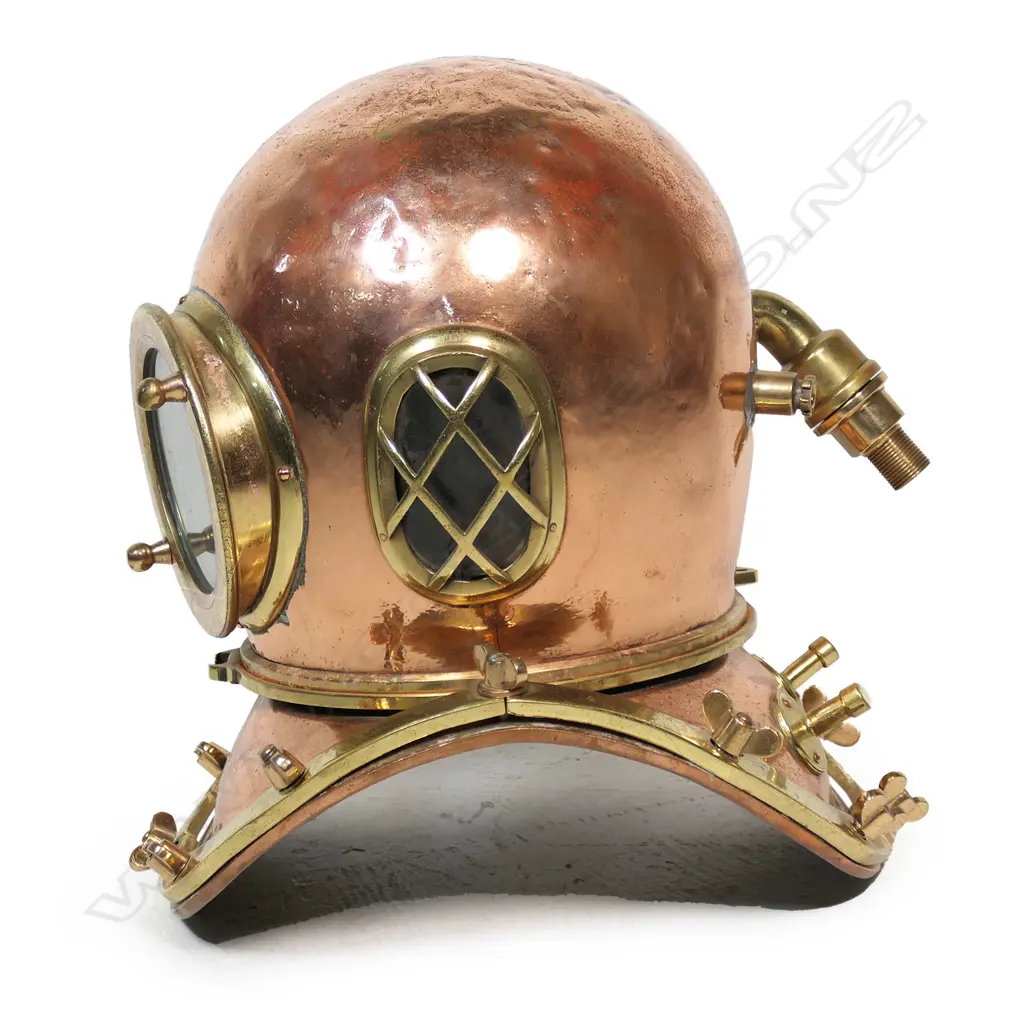 An old and restored diver's helmet, Image 1++