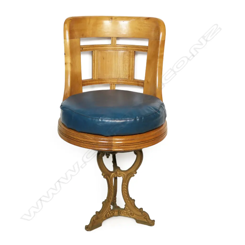 An early 20thC teak ship's saloon chair, Image 1++