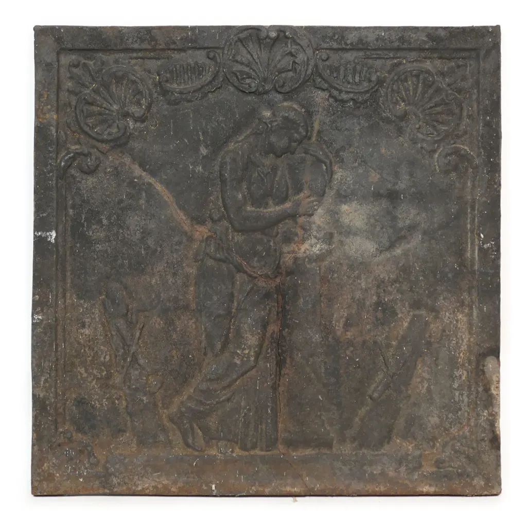 An antique heavy steel fire back plate, Image 1++