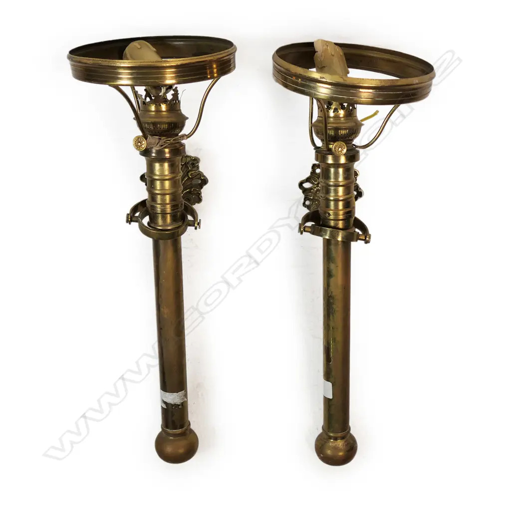 A pair of 20thC brass gimballed ship's saloon lamps, Image 1++