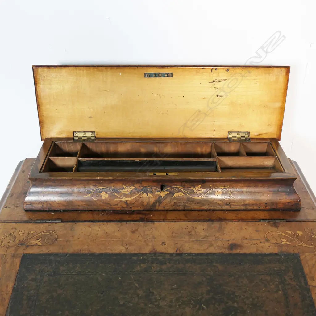 A Victorian burr walnut davenport, Image 1++