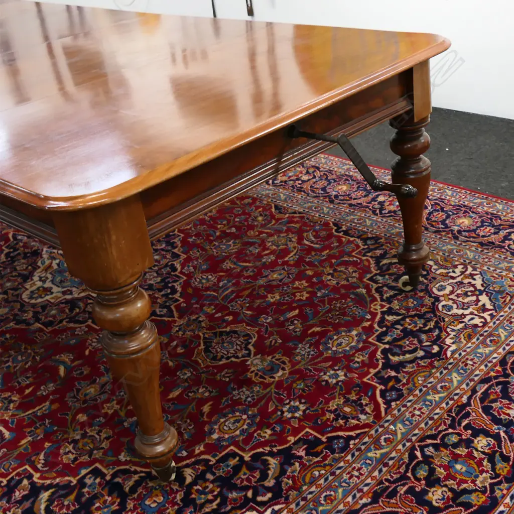 A Victorian mahogany two leaf extension dining table, Image 1++
