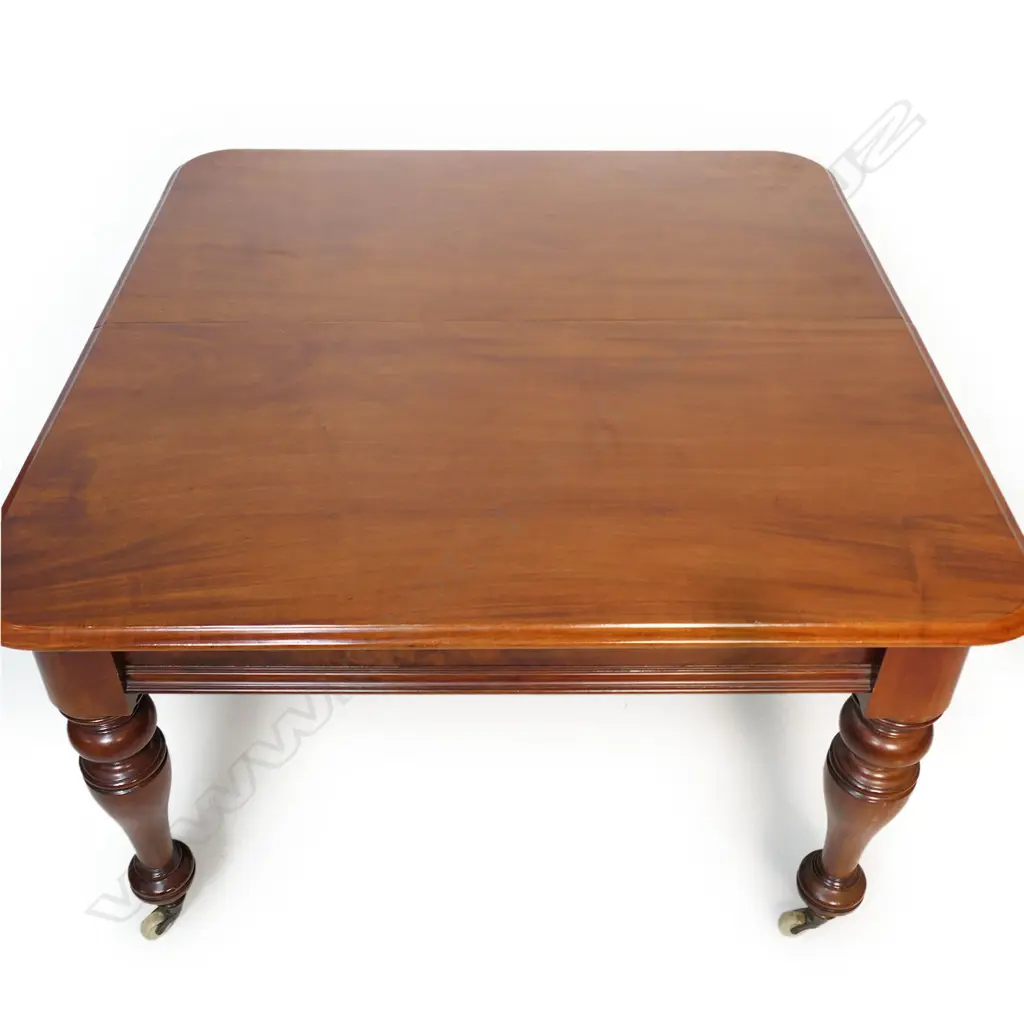 A Victorian mahogany two leaf extension dining table, Image 1++
