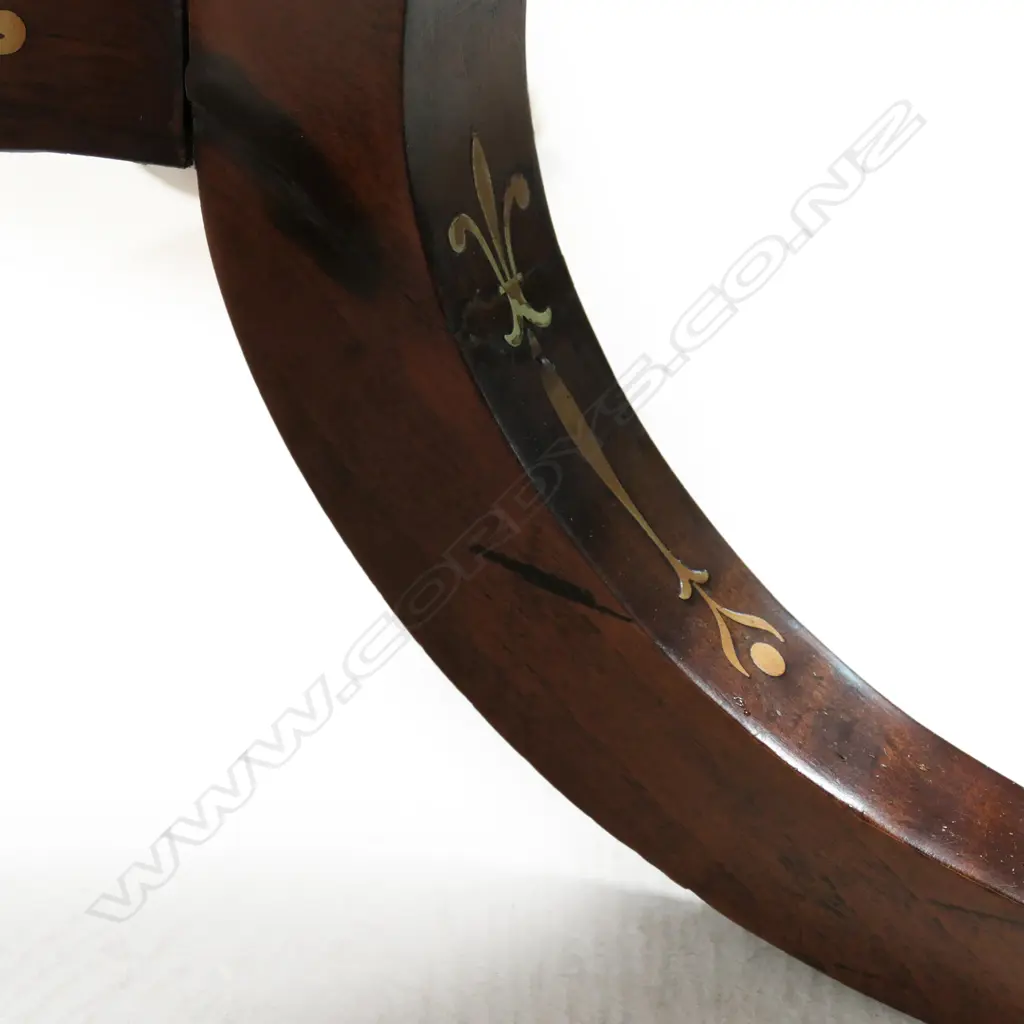 A Regency rosewood tilt top supper table, Image 1++