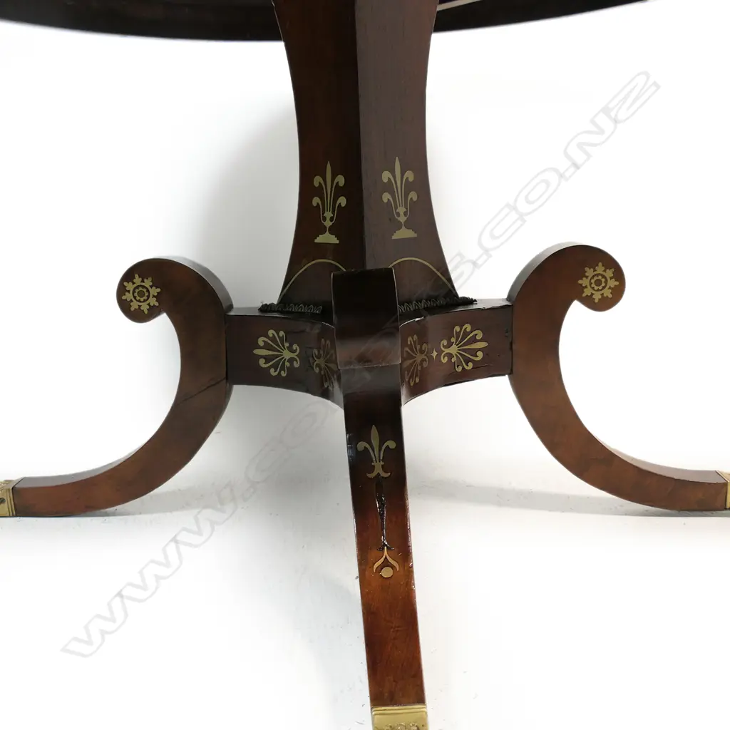A Regency rosewood tilt top supper table, Image 1++