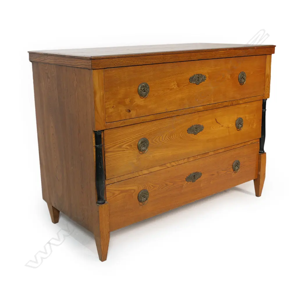 A Biedermeier golden oak three drawer chest, Image 1++