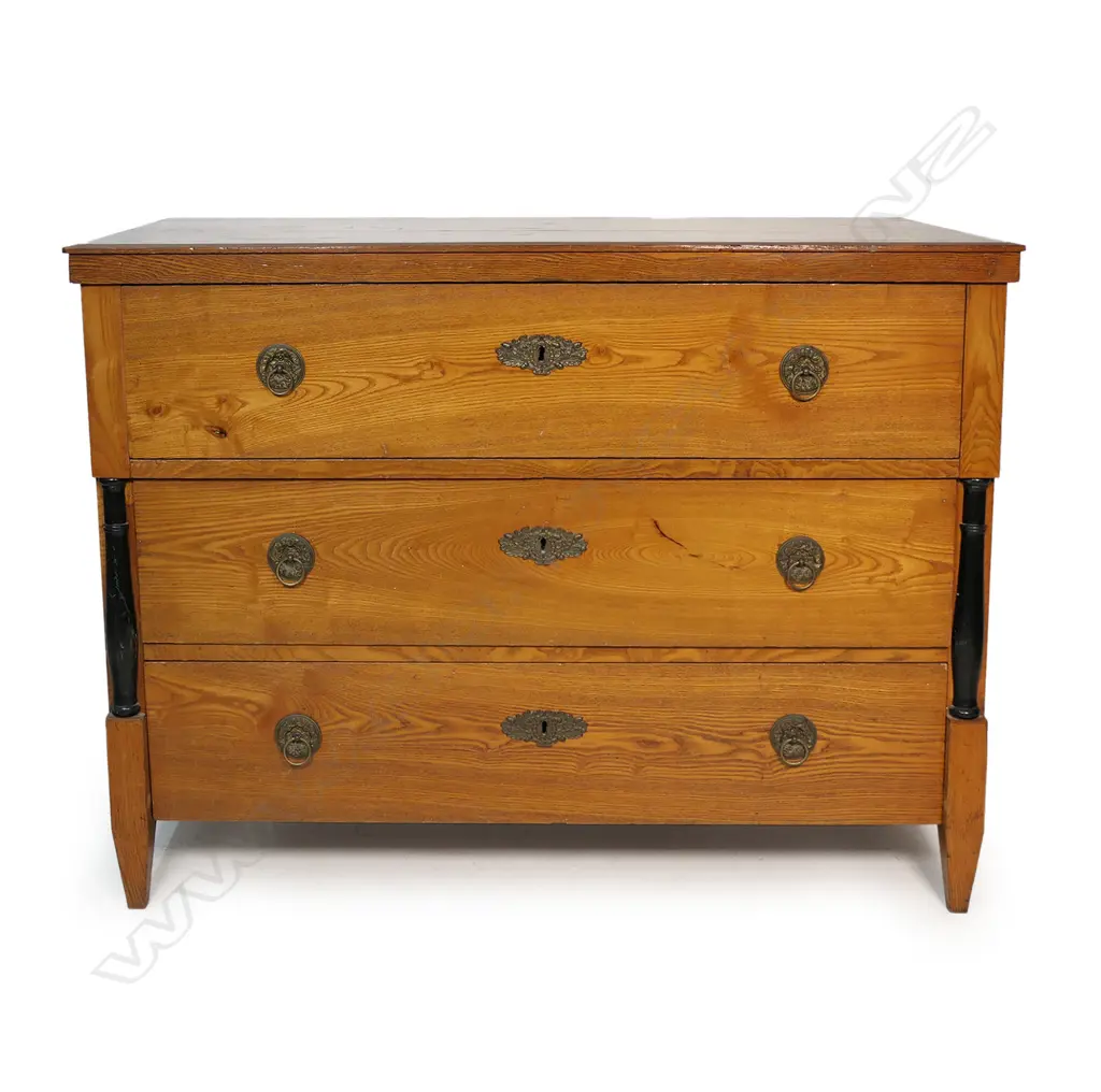 A Biedermeier golden oak three drawer chest, Image 1++