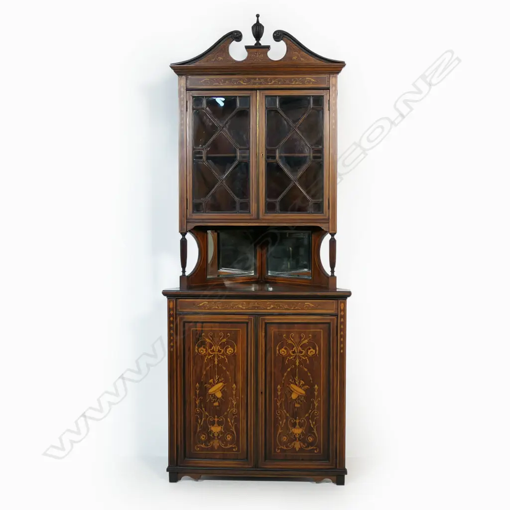 An Edwardian mahogany Sheraton revival corner cabinet, Image 1++