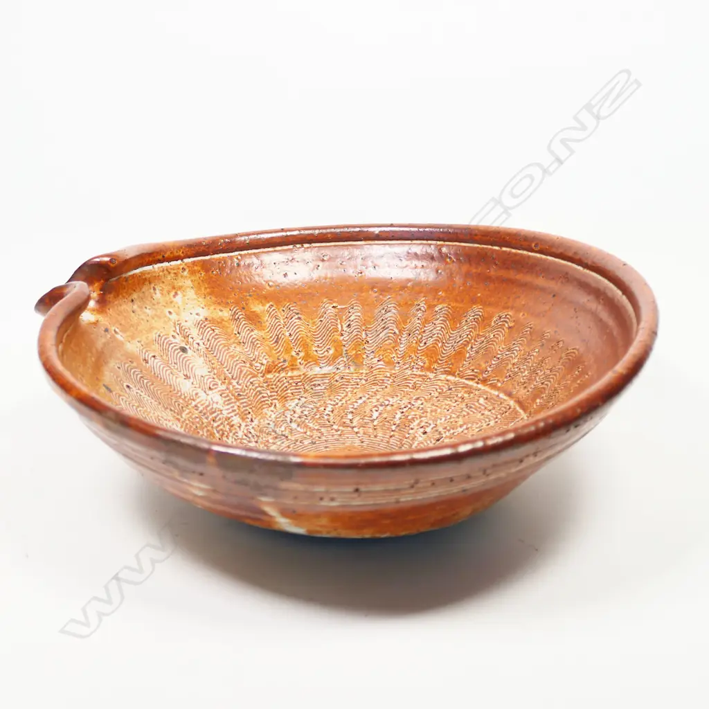 A Len Castle shino glaze pouring bowl c.1970/1980, Image 1++
