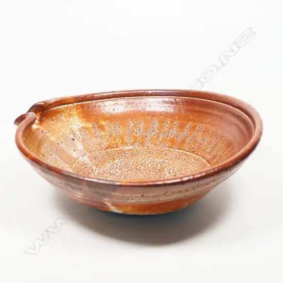 A Len Castle shino glaze pouring bowl c.1970/1980,
