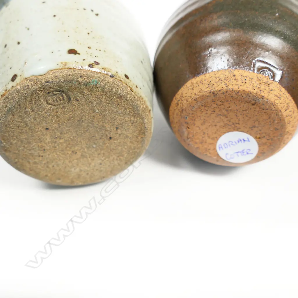 4 pottery pcs: 2 Stichbury mugs + Adrian Cotter small bottle + Warwick Lidgard salt pig. Image 1++