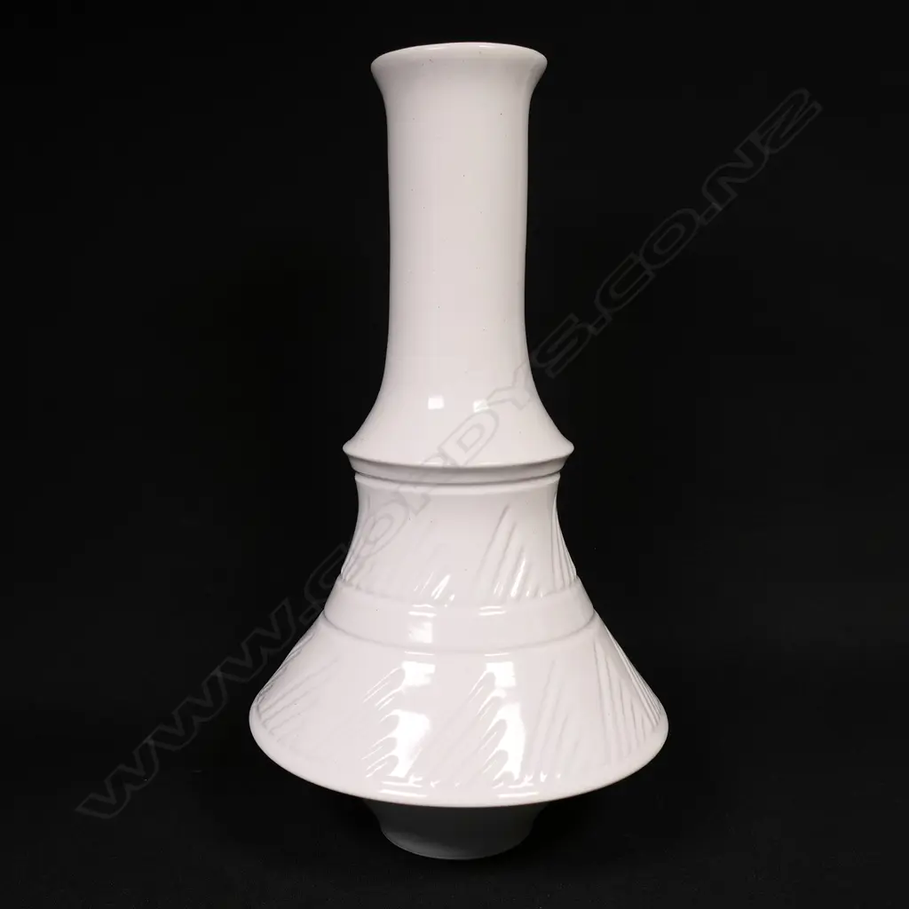 Anneke Borren tall white 'Whirling Dervish' porcelain vase w chevron grooving. H.300mm Image 1++