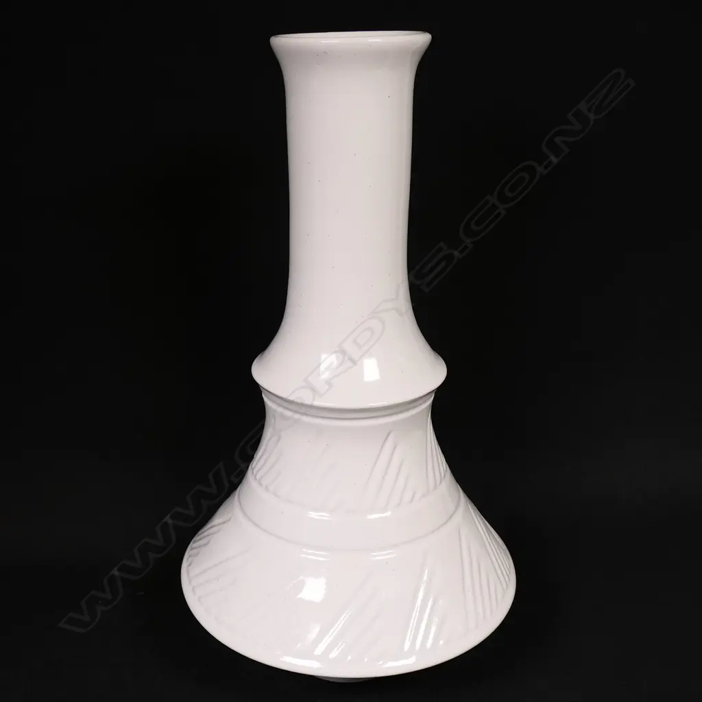 Anneke Borren tall white 'Whirling Dervish' porcelain vase w chevron grooving. H.300mm Image 1++
