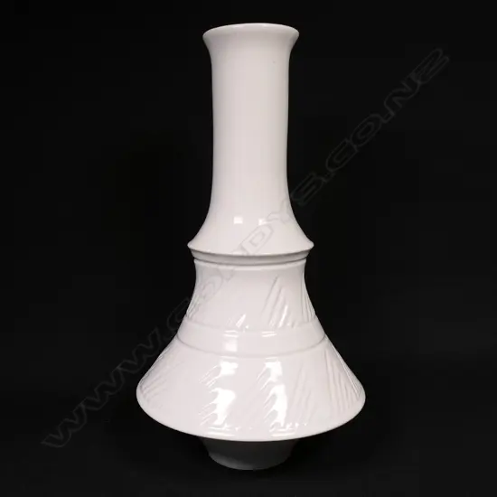 Anneke Borren tall white 'Whirling Dervish' porcelain vase w chevron grooving. H.300mm