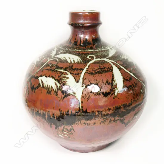 Nicholas Brandon very large ovid shaped 1970s floor pot. Brown tones with fern design. H.450mm.